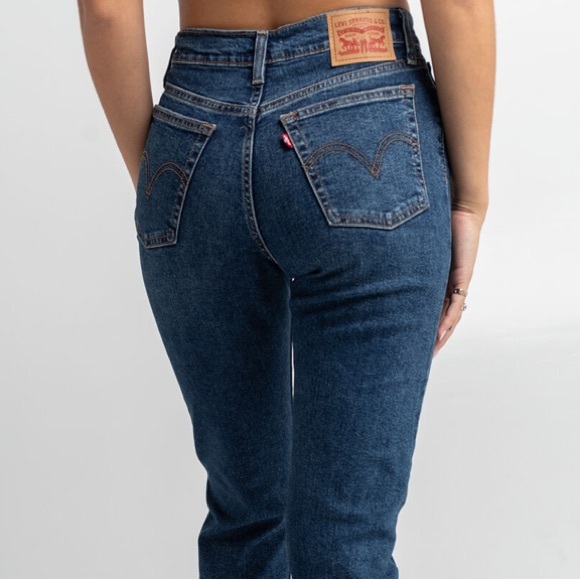 LEVI'S Wedgie Straight Jeans - Medium Destructed - 32 - Picture 10 of 10